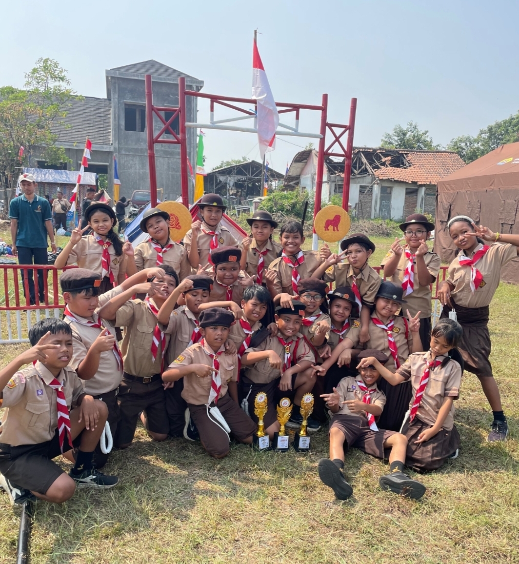 Juara 1 pada regu putra dan putri serta juara terbaik ke 2 untuk regu putra